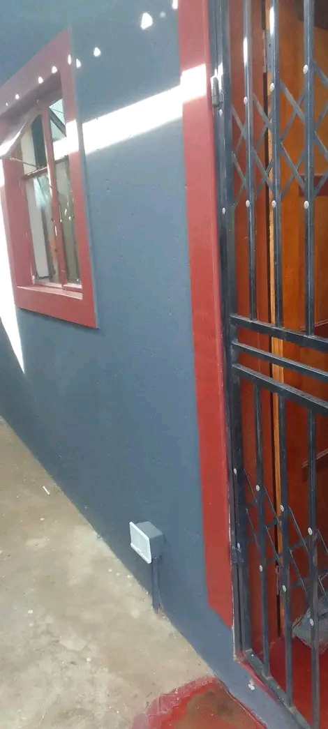 Room available to rent. at phase 2 near tanke  in Braamfischer