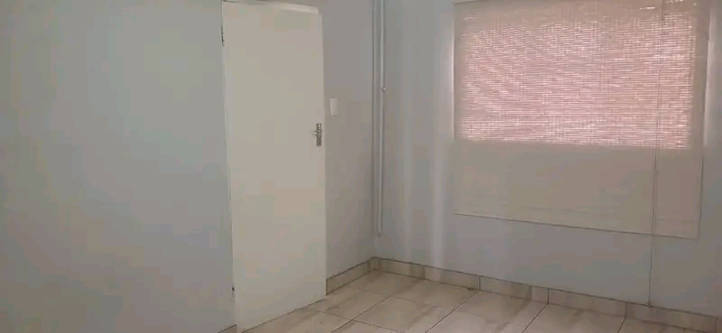 2 bedroom cottage for 8000 water and electric  in Kensington