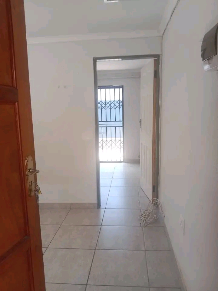 One bedroom cottage behind shoprite yarona
p  in Allandale