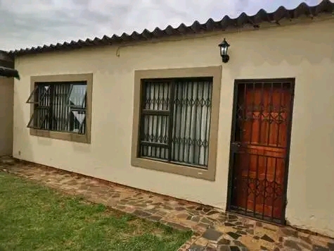 Two bedroom house available in marimba for 48  in Vosloorus