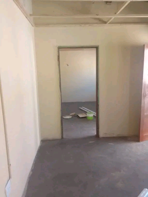 2 room available in mqantsa section for 2500   in Tembisa