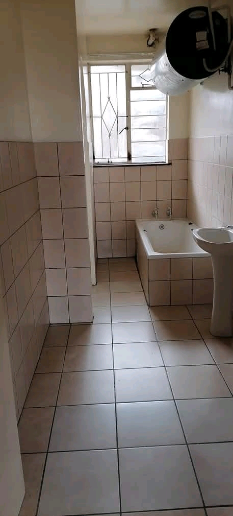 2 bedroom flat available at turf centre 
82   in Turffontein