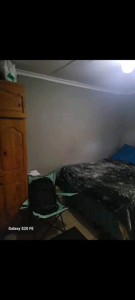 Bachelor room r3000, at ext 34, to be availab  in Clayville