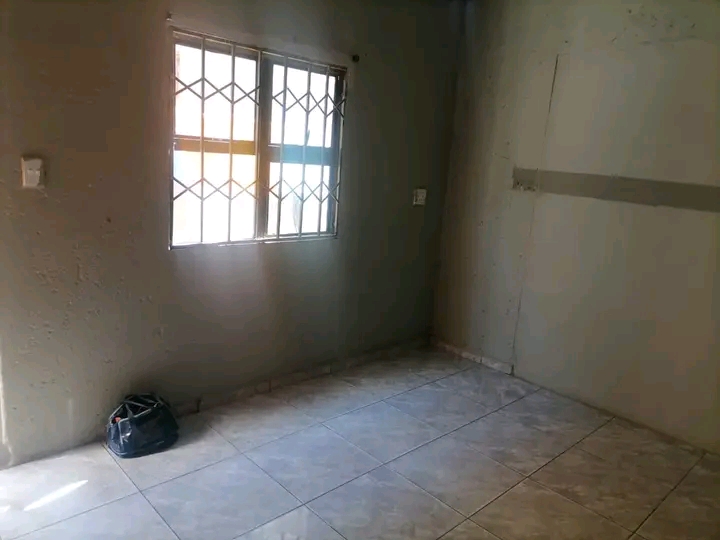 2 room for room for rent in moleleki behind t  in Katlehong