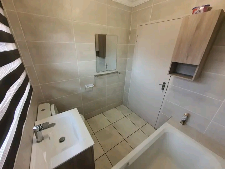 Stunning 3 bedroom house located in paradise,  in Vosloorus