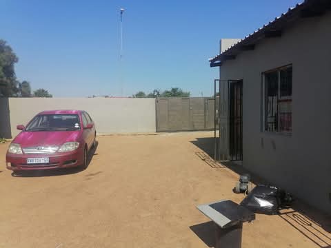 Spacious rooms in for rent
newly built, spac  in Tsietsi