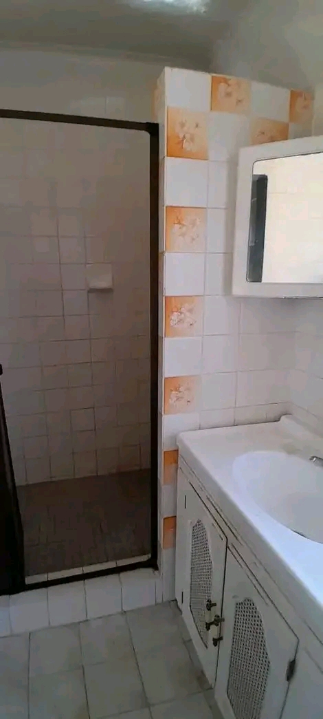 Communal house: room to rent in ce2 r3200

  in Vanderbijlpark
