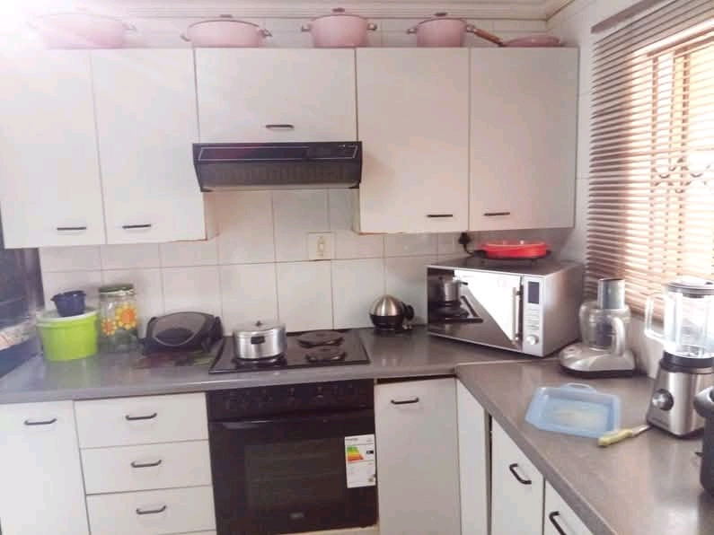 2 bedroom house (one of the bedrooms fits 2 b  in Protea North