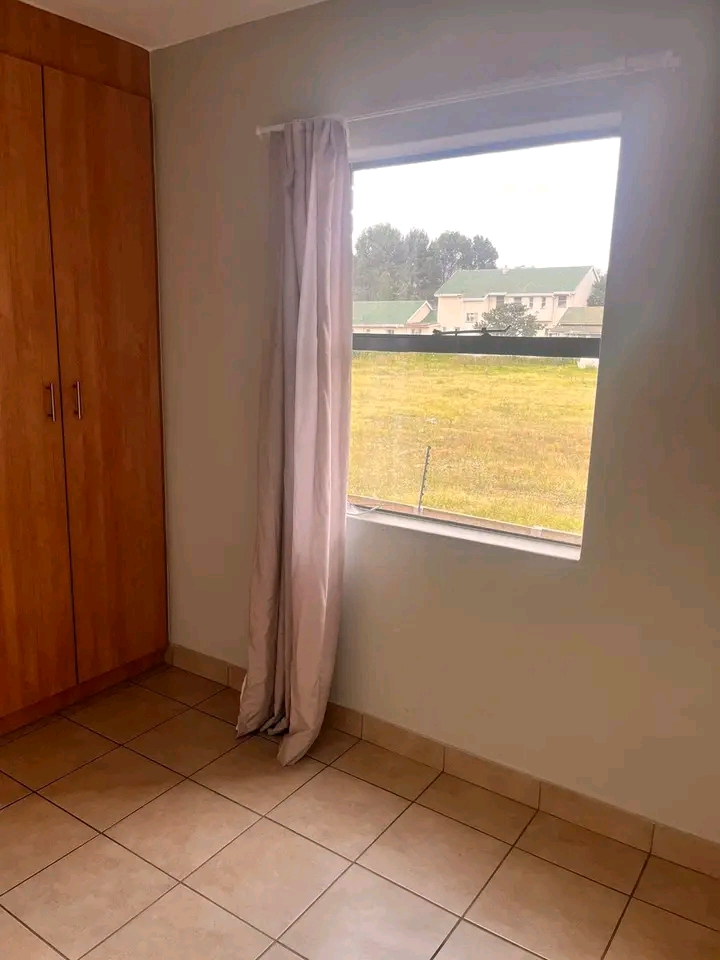 2nd floor unit : 2 fitted bedrooms - open pla  in Kibler Park