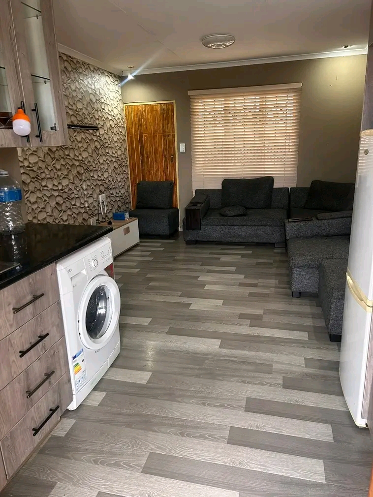 House for rental 
protea glen ext 22
2 bedr  in Protea Glen