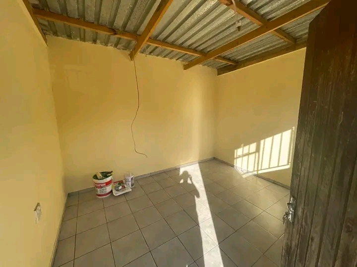 Spacious cottage to rent with outside toilet   in Birch Acres
