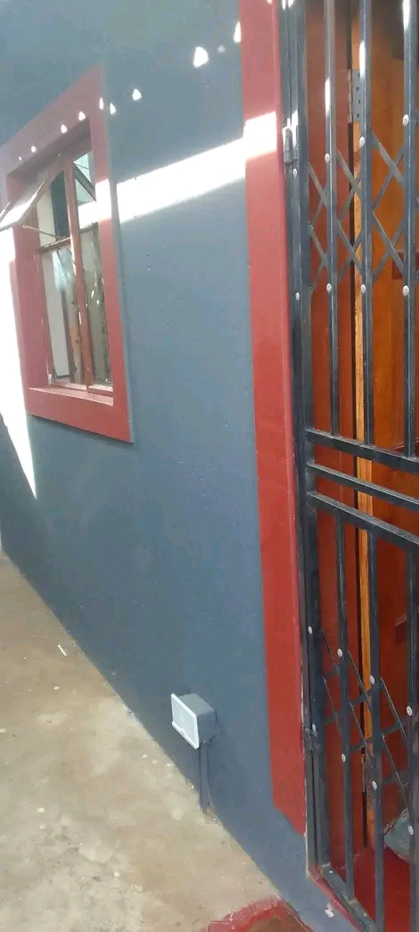 Room available to rent. at phase 2 near tanke  in Braamfischer