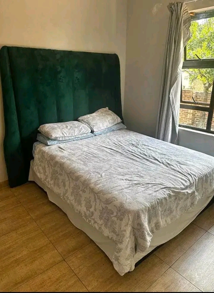1 bedroom 1 bathroom lounge kitchen apartment  in Centurion