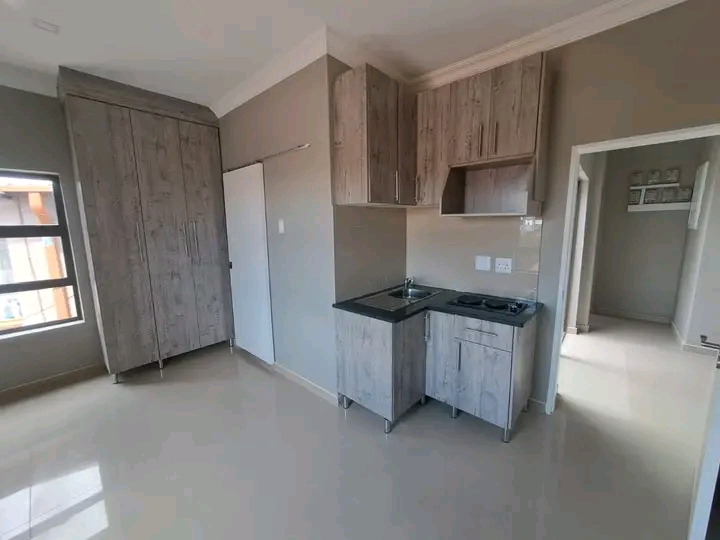 Newly built bachelor to rent at ext 36  price  in Olivenhoutbosch