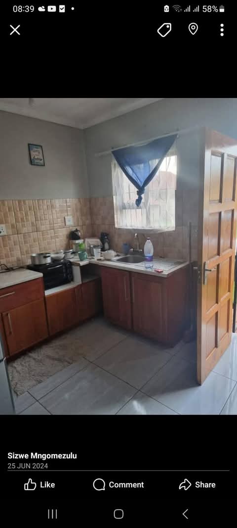 Specious bachelor 
rent r3300
deposit r3300  in Leondale