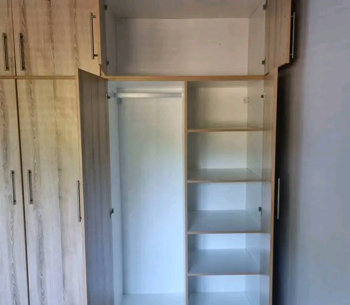 Modern neat clean 1 bedroom apartment on the   in Bezuidenhout Valley