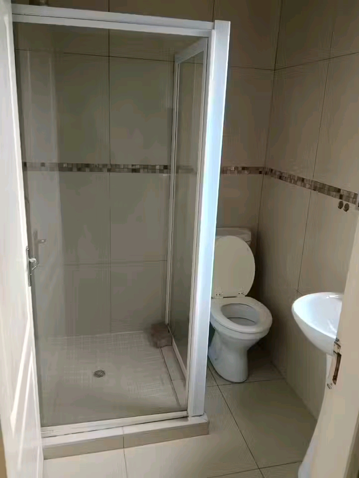 Cottage available in ext 7
rent r4150  depos  in Cosmo City