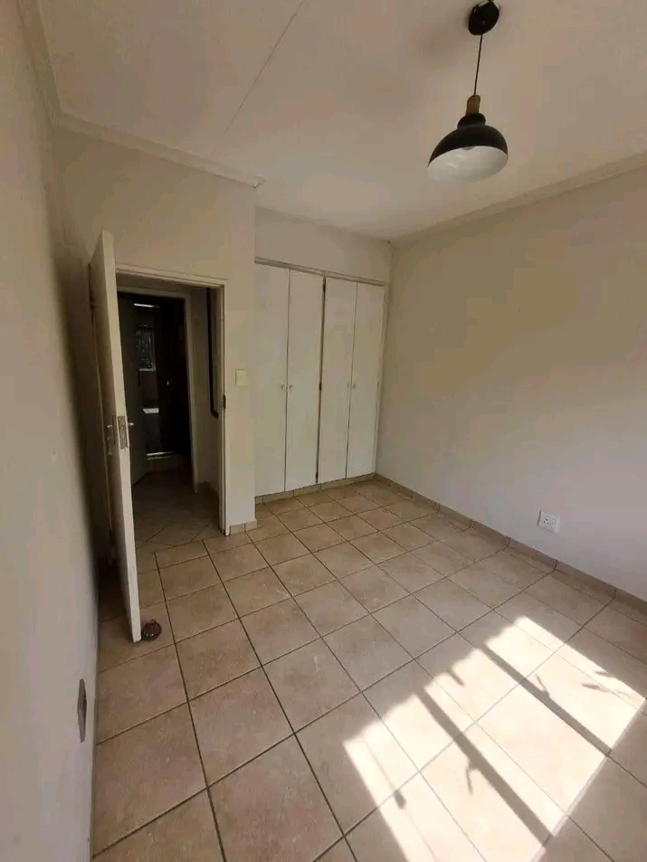 1 separate bedroom cottage with open plan kit  in Esther Park