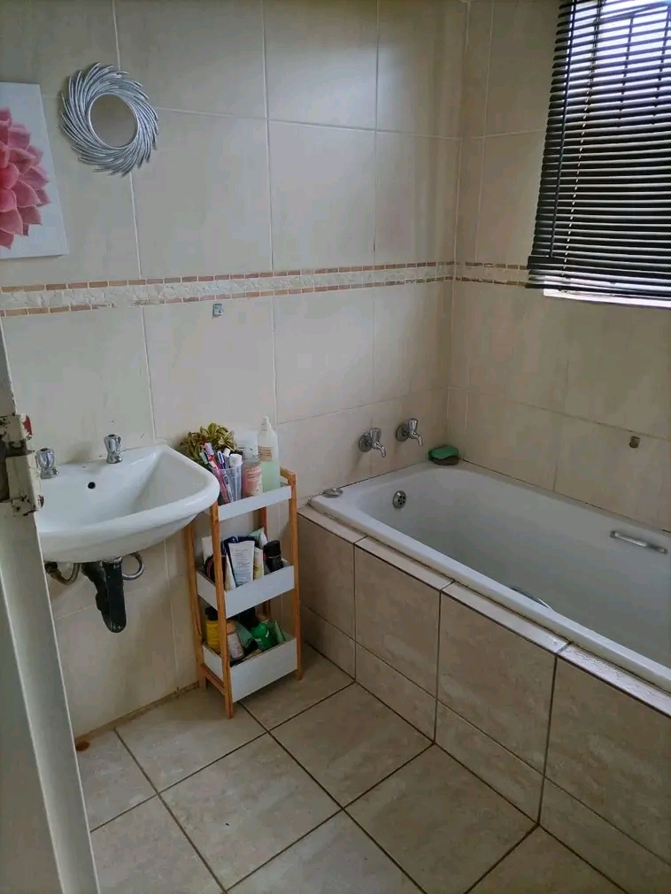 2 bedroom house for rental extension 28(faxeb  in Protea Glen