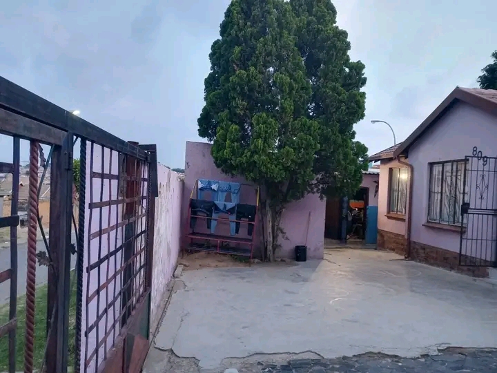 2 rooms available to rent at ext1 each room i  in Rabie Ridge