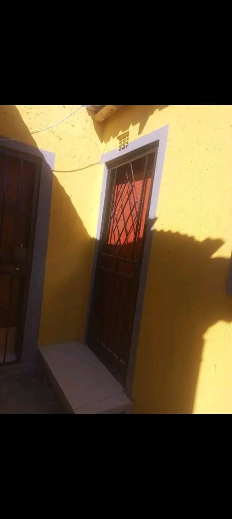 Big room available for month end in vusimizi   in Tembisa