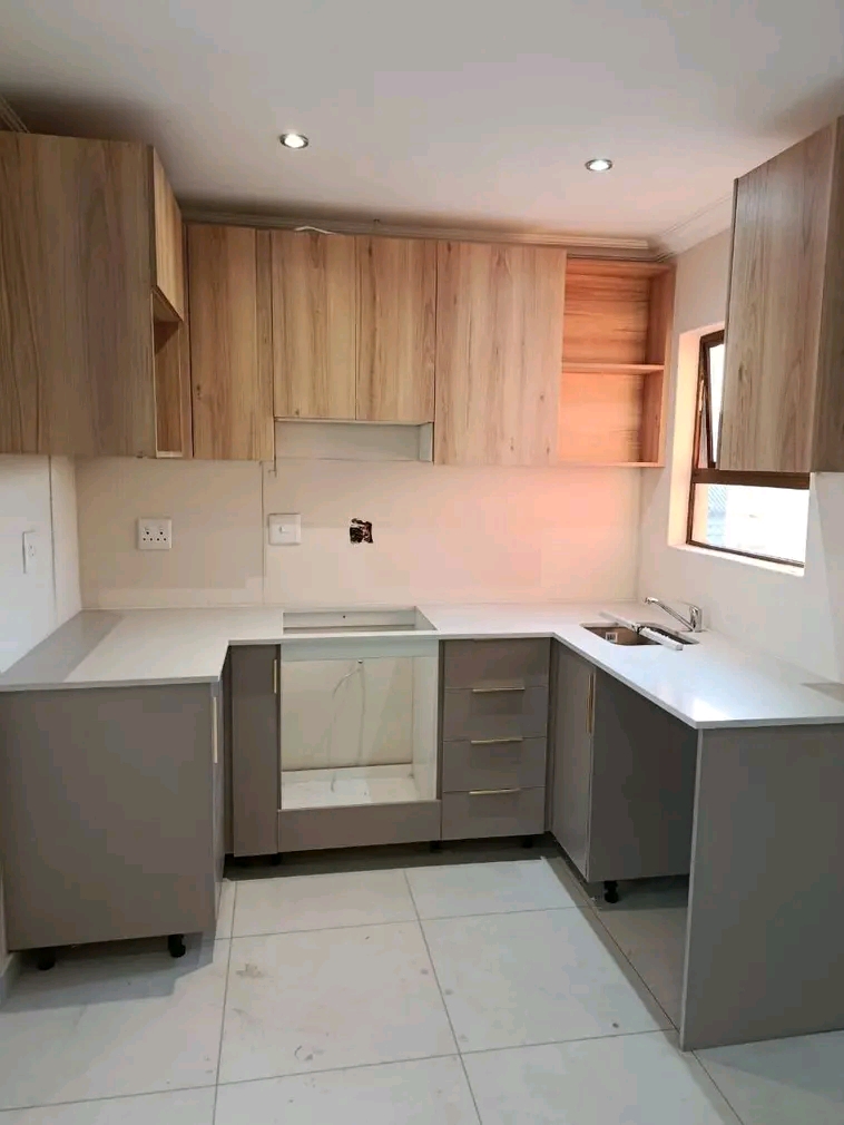 I am renting out a bachelor room in ext 78. t  in Clayville