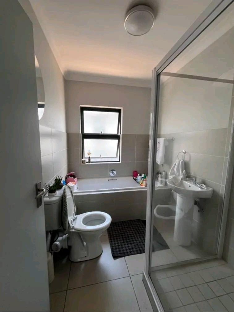 3 bedroom house with a swimming pool availabl  in Centurion