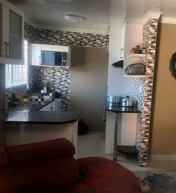 2 fitted bedrooms,bathroom with bath-tap and   in Birch Acres