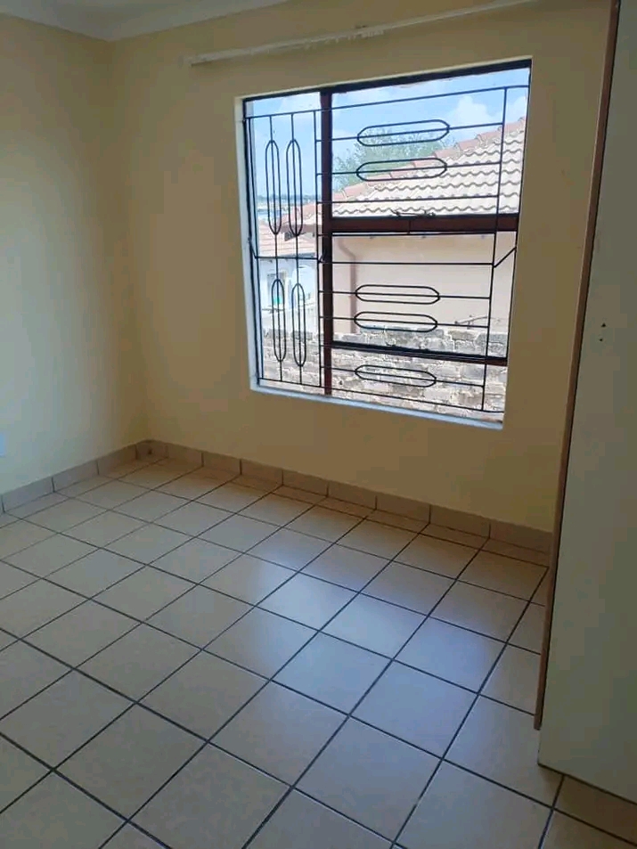 3 bedroom house  with the fitted wardrobe,fit  in Clayville