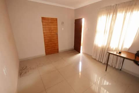 Still available to rent in  white city for 25  in White City Jabavu