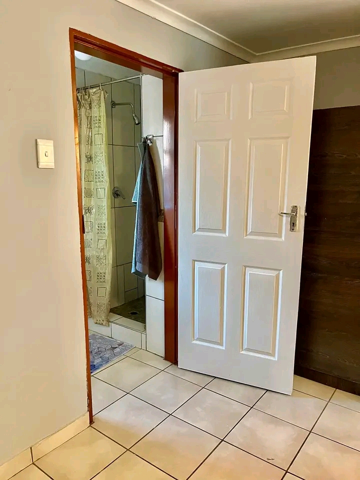 Beautiful and very big fully furnished bachel  in Midrand