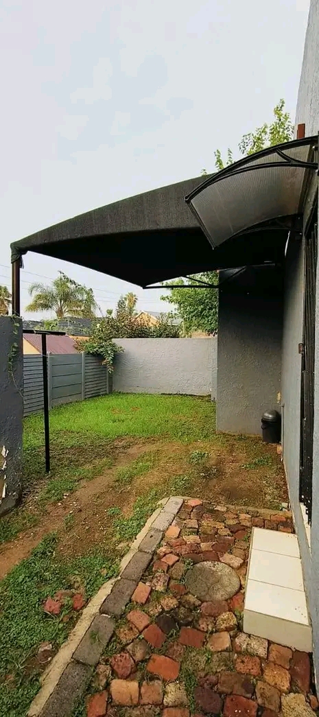 One separate bedroom cottage with fitted kitc  in Norkem Park