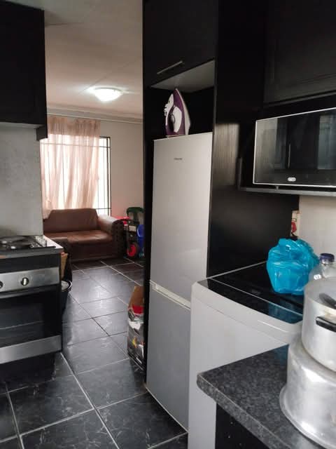 2 bedroom house for rental both bedrooms are   in Birch Acres