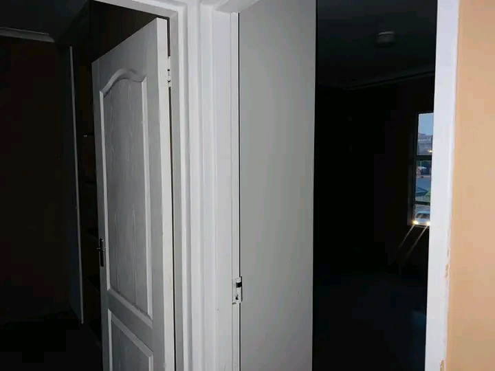 3 bedroom flat for sharing in cbd (the oaktre  in Kempton Park
