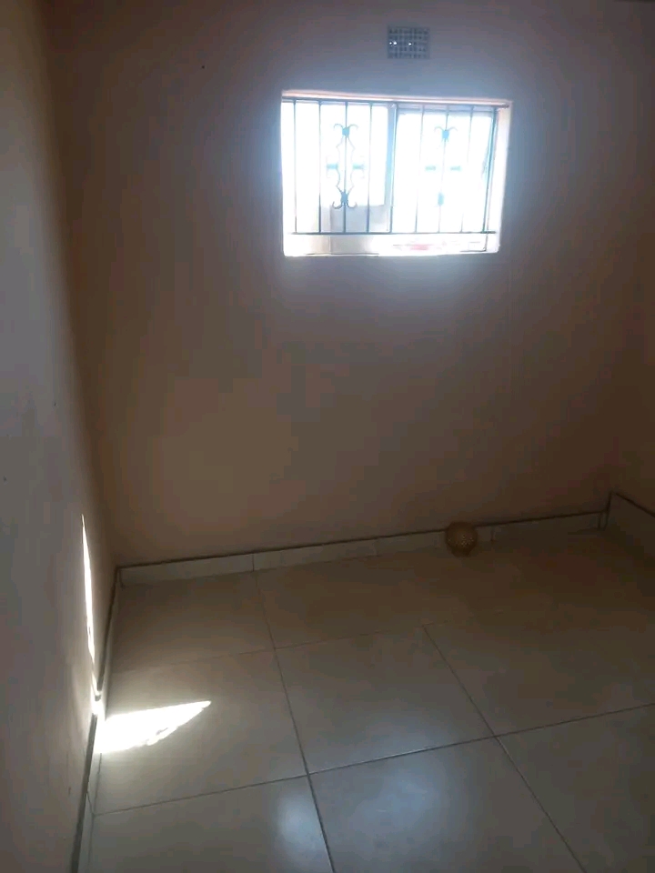 I have a room available for rental from the 5  in Meadowlands