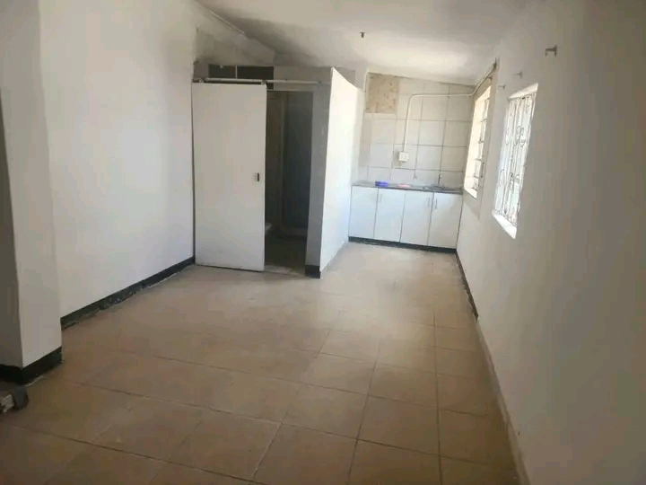 Clean bachelor cottage for rent in 7th avenue  in Bezuidenhout Valley