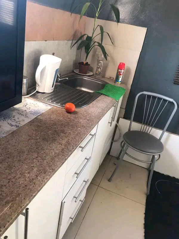 Room to rent,14 rooth,build in wood rope,unit  in Alexandra