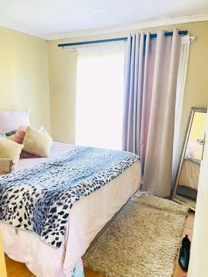 Beautiful 3 bedrooms house to rent in ext6 po  in Vosloorus