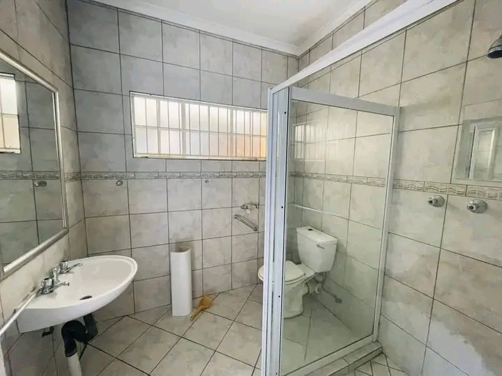 A 1 bedrooms cottage consists of lounge,kitch  in Allen Groove