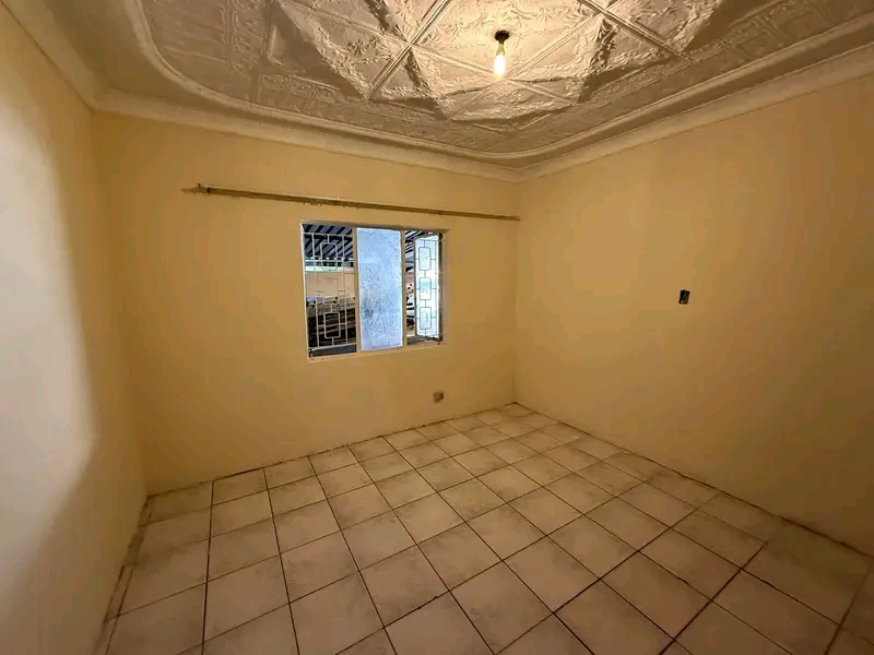 Cottage available in 3rd avenue corner 1st pl  in Bezetenhoud valley