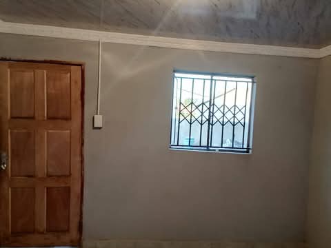 2 rooms to rent at motswaledi sowe2 between b  in Diepkloof