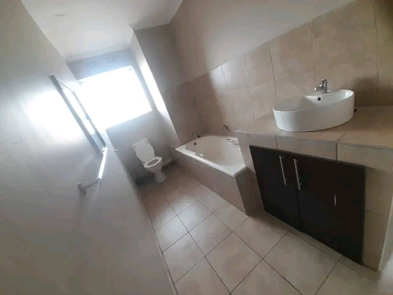 Room in a shared apartment available move in   in Sandton
