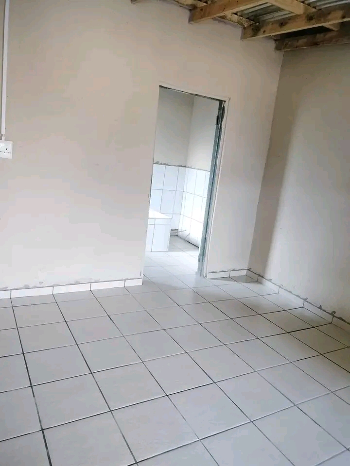 Room available from 1st march at eastbank....  in Alexandra
