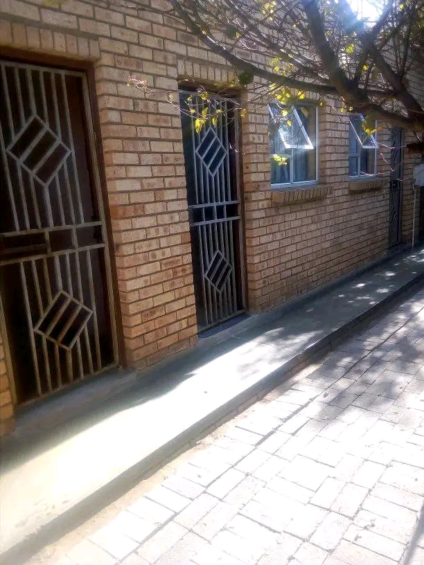 Room available at motsu x5, includes metered   in Tembisa