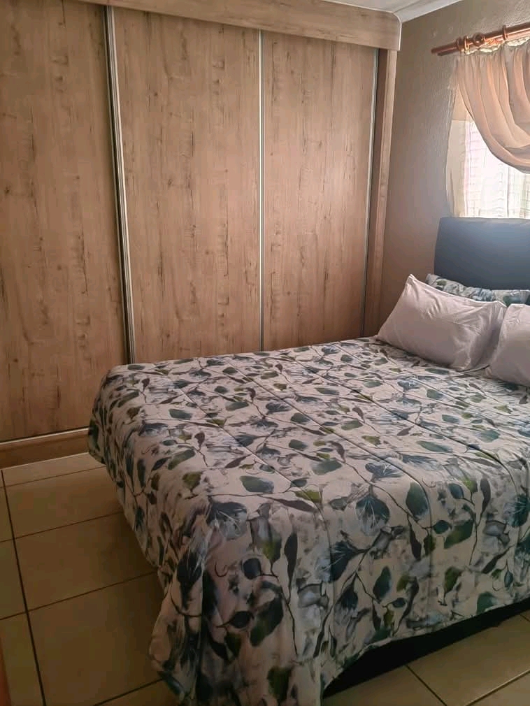 A beautiful three bedroom house in a well mai  in Norkem Park