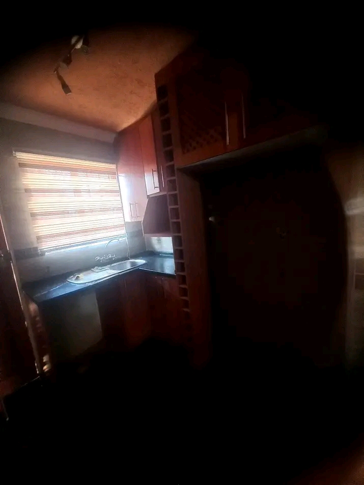 2 bedroom house for rental available in secur  in Kew