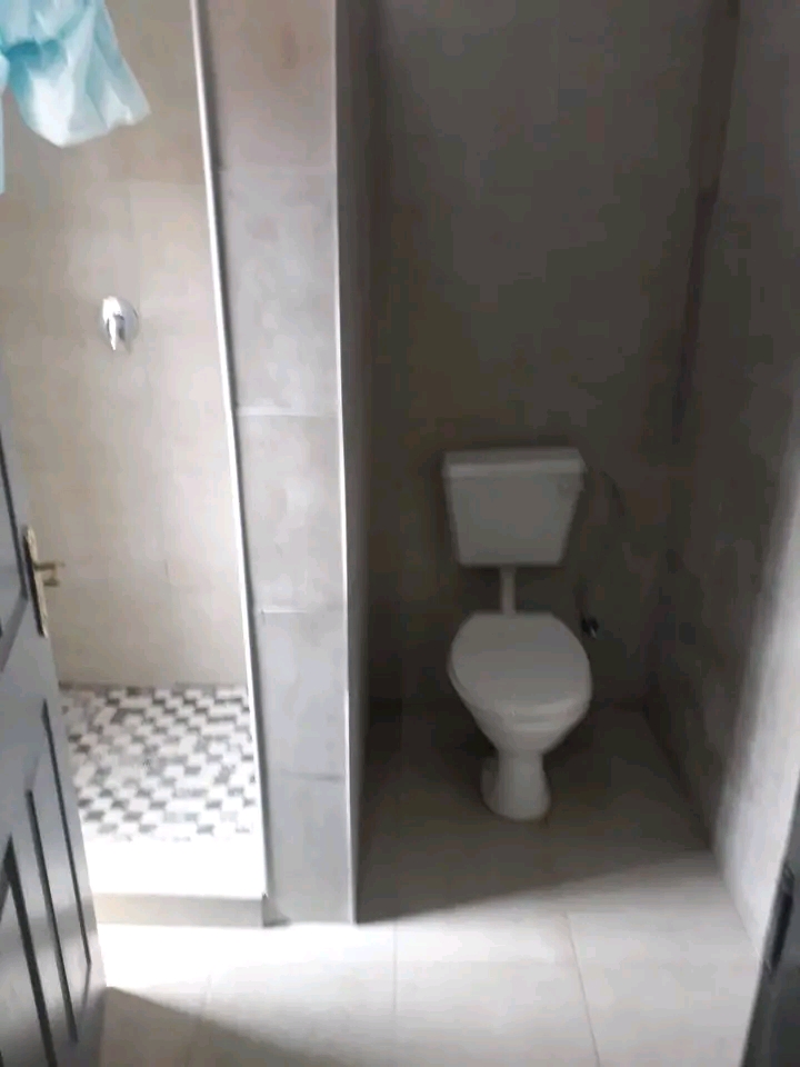 Spacious room with ensuite facilities availab  in Protea Glen
