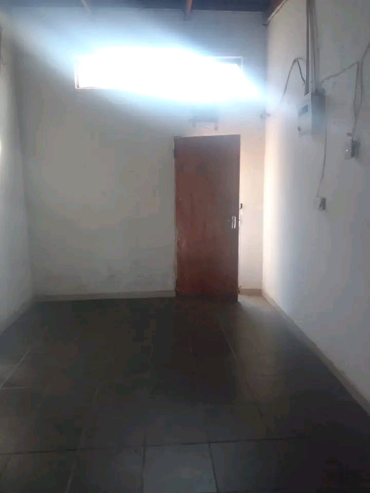 Garage avaliable for rental of r1300 at block  in Snake Park