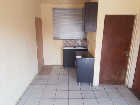 2 bedroom house for rent – ext 25
📍 nex  in Vosloorus