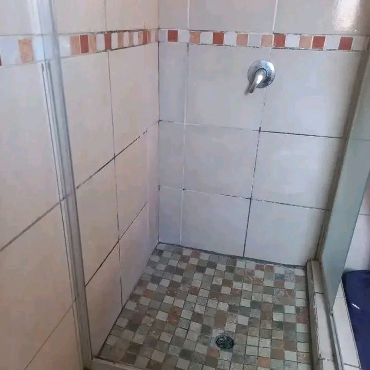 1700 spacious room to rent immediately ext 11  in Meadowlands